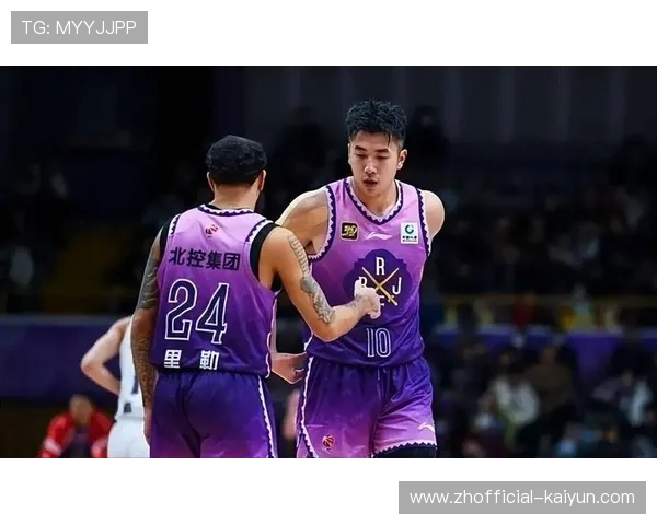 上海男篮豪取十连胜重回十二强 防守稳固与攻守转换迅速成关键